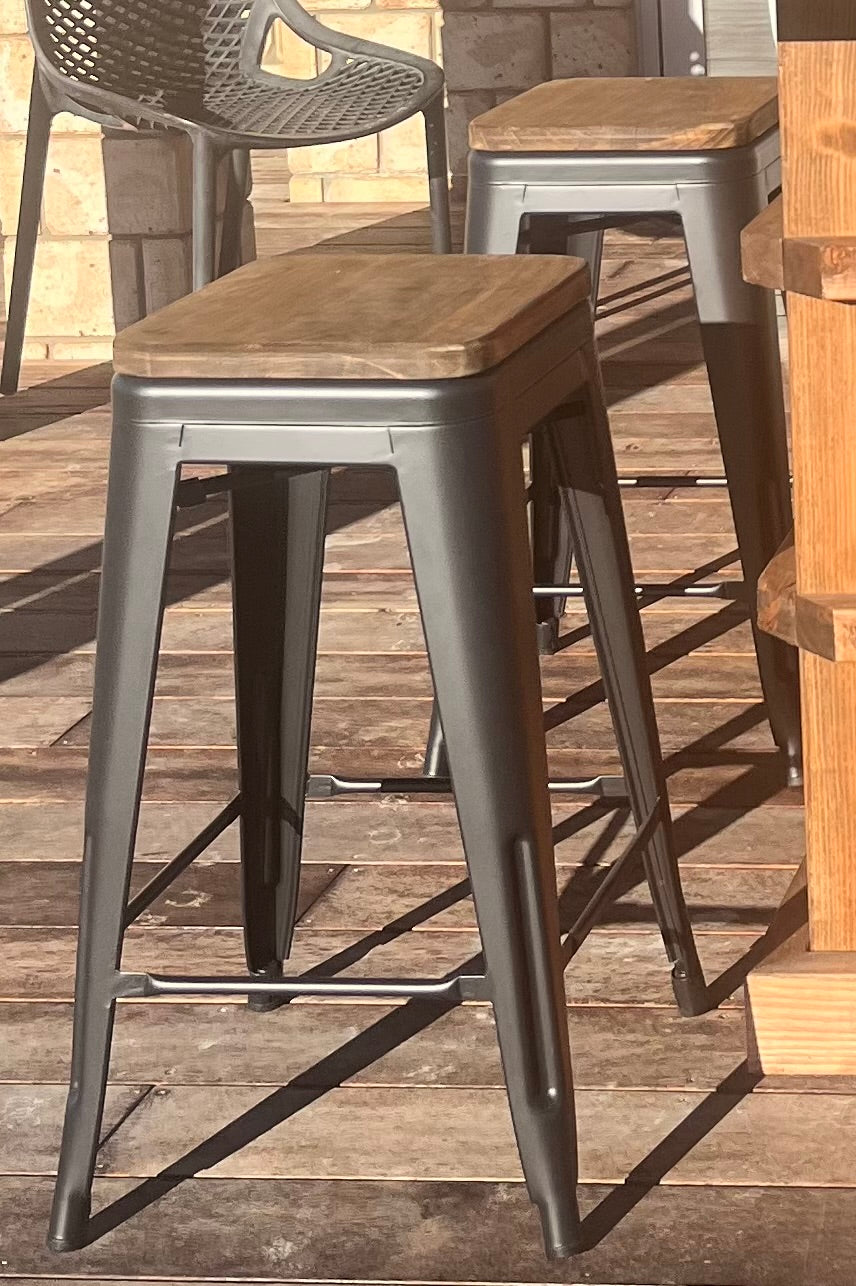 Bar Stool - Macrocarpa Topped